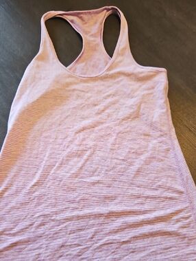 Lululemin Women’s Racerback Tank Top - Light Lavender Size 8